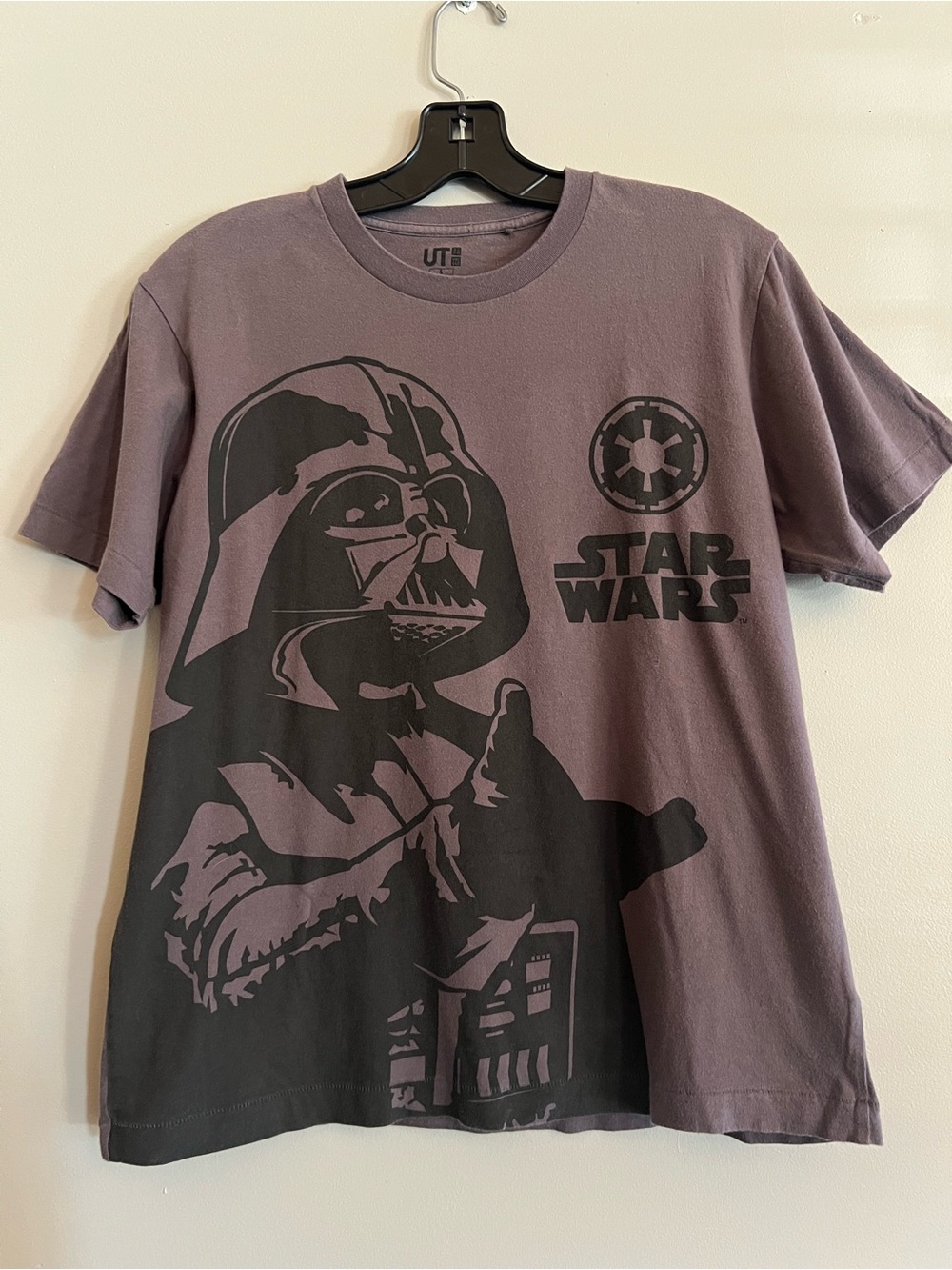 Uniqlo UT Star Wars Darth Vader Graphic T-Shirt Men’s Small Gray Tee
